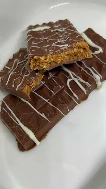 COOKIE BUTTER DUBAI CHOCOLATE BAR