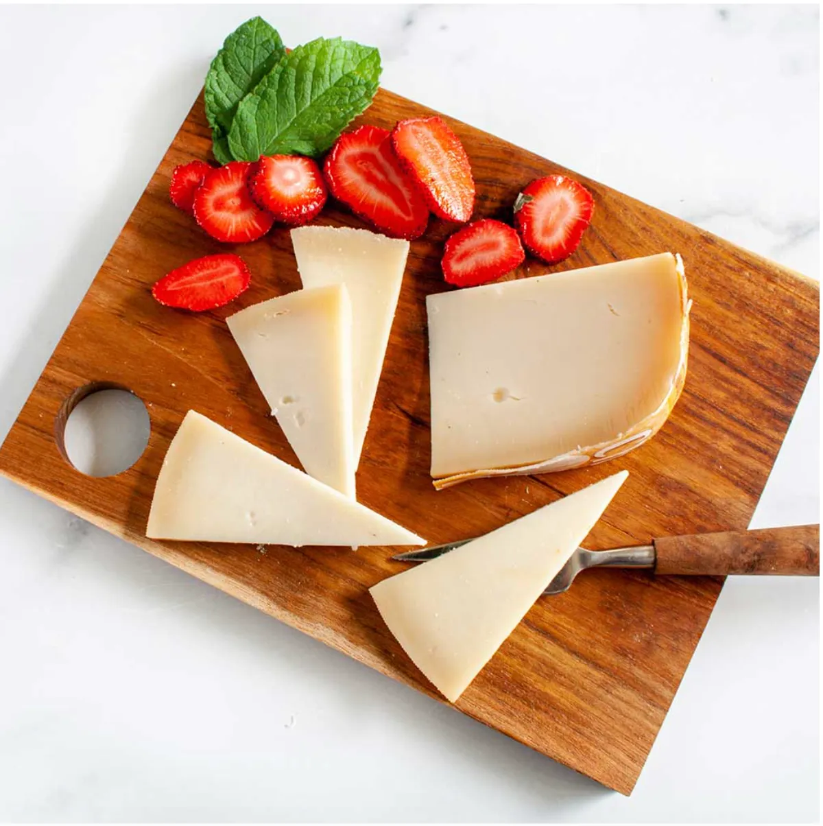 HONEY BEE GOAT GOUDA
