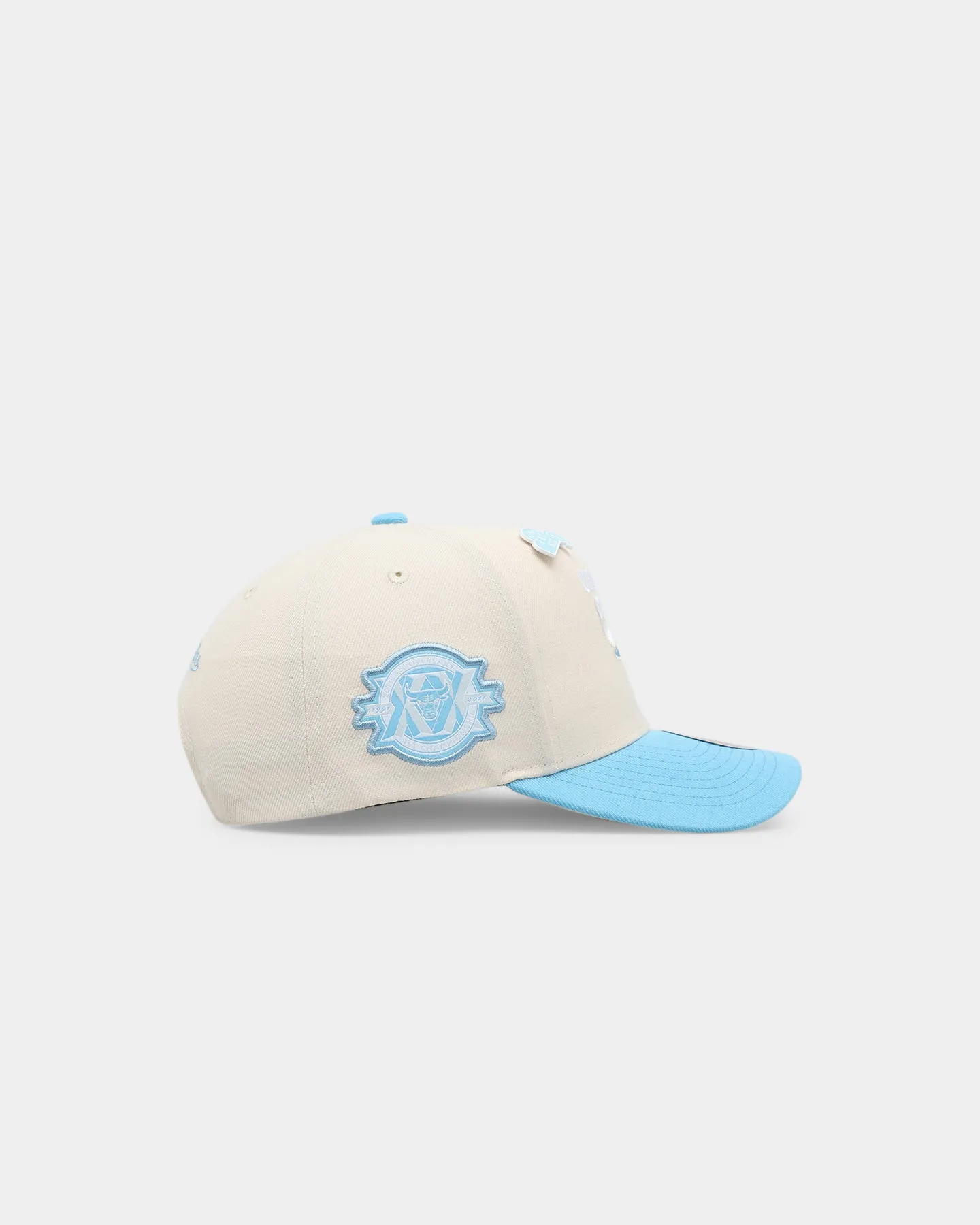 Mitchell & Ness Chicago Bulls 'Sky Blue' Snapback Cream