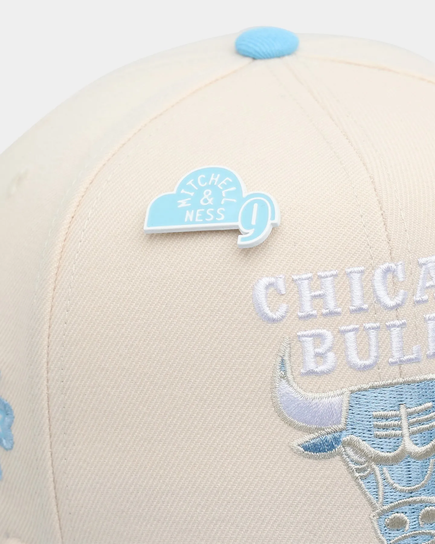 Mitchell & Ness Chicago Bulls 'Sky Blue' Snapback Cream